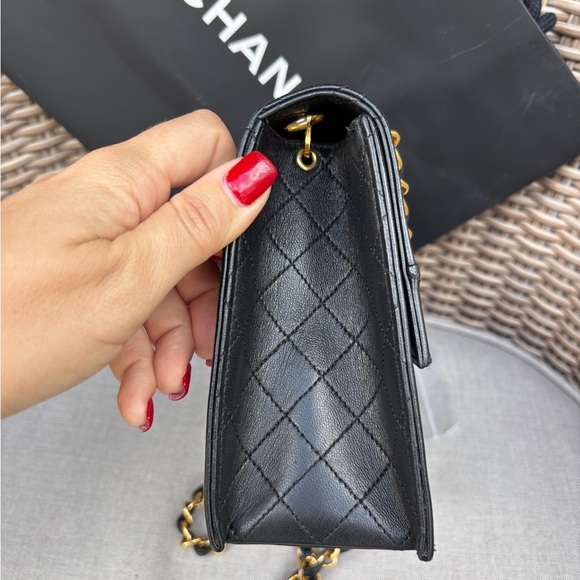 Authentic 1989 CHANEL vintage CC mini trapezoid black lambskin bag - Picture 11 of 16